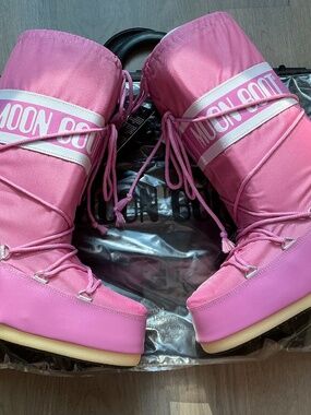 pink moon boots